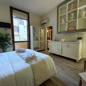 Apartment Charming Next To The Duomo